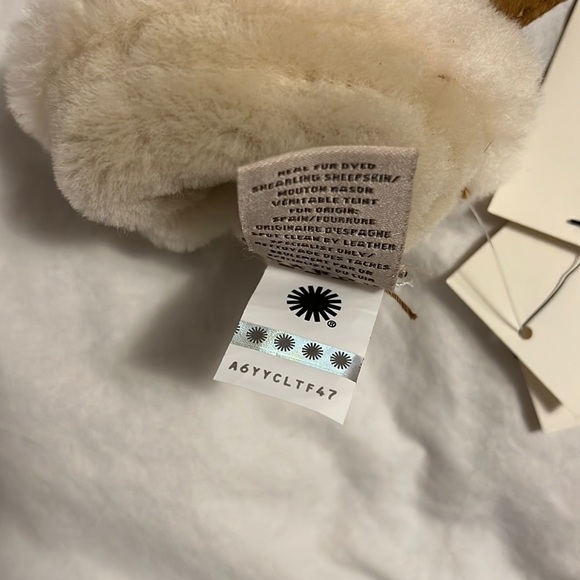 UGG Shearling and Sheepskin Gloves - Picture 3 of 4